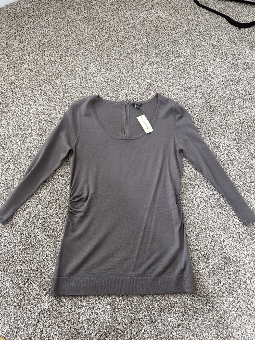 NWT WOMEN’s size Medium Ann Taylor Taupe Scoop Neck Knit Top with zip 3/4 sleeve